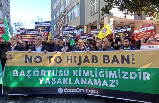 İstanbul'da başörtüsü yasağı protestosu! 28 Şubat sürecine gönderme yaptılar
