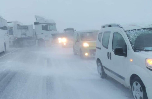 Antalya-Konya karayolu yoğun kar nedeniyle ulaşıma kapandı