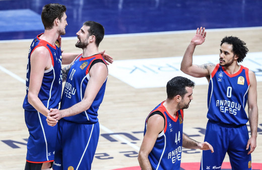 Basketbol Türkiye Kupası finalinde Fenerbahçe'yi 14 sayı farkla geçen Anadolu Efes şampiyon oldu.