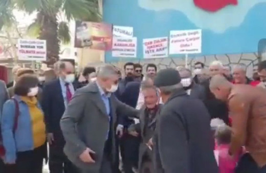 Engelli adamı kovan CHP'li vekil Baha Ünlü'den pes dedirten savunma: Para, sigara istedi ancak...