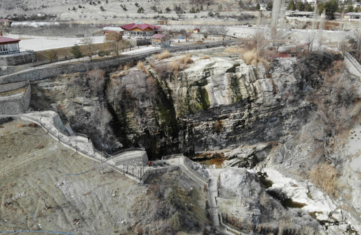 Asya ve Avrupa’nın en yüksek şelalesinde 1 damla su kalmadı! Binlerce turisti Antalya'ya çekiyordu