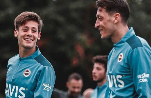 Fenerbahçe'de Mesut Özil'den Arda Güler paylaşımı!