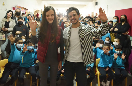 Şarkıcı Buray görme engelli hayranının en büyük hayalini gerçekleştirdi! Örnek davranış...