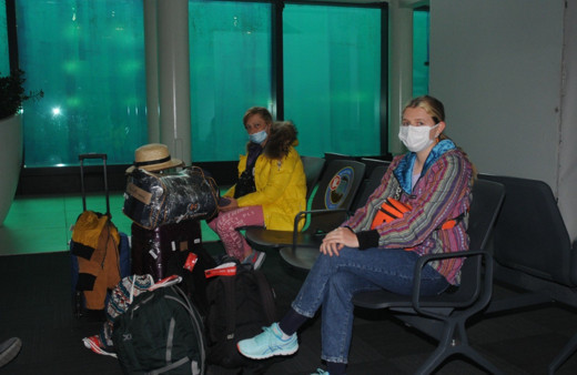 İstanbul Havalimanı'nda Ruslar ve Ukraynalıların tedirgin bekleyişi: Açız, su içmek istiyoruz