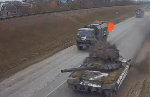 Rus tankları Kiev'e SSCB bayrağı dalgalandırarak girdi! Putin 'Oralar SSCB toprağı' demişti