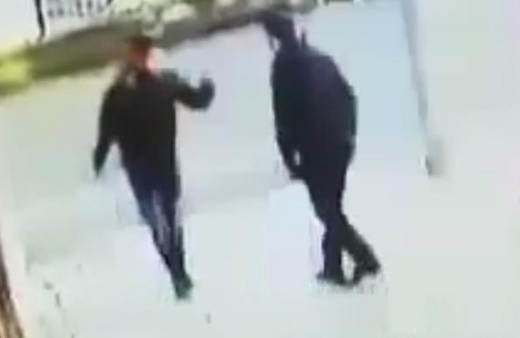 Kırşehir'de beraber yürüdüğü arkadaşını sokakta bıçakladı! Bir şey olmamış gibi kaçıp gitti