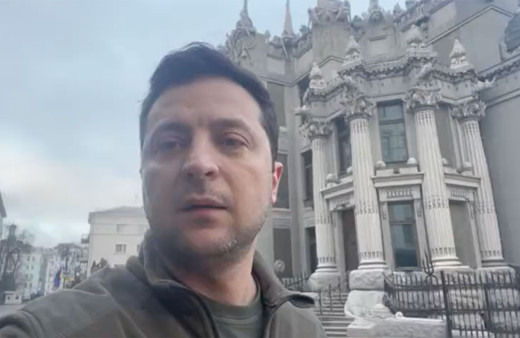 Ukrayna lideri Zelensky: Kaçmadım Kiev'deyim silah bırakmayacağız