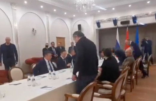 Rusya ve Ukrayna heyetleri, Belarus-Ukrayna sınırında müzakerelere başladı! O masadan ilk görüntü