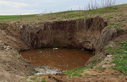 Diyarbakır'da bu çukur iki küçük çocuğu yuttu