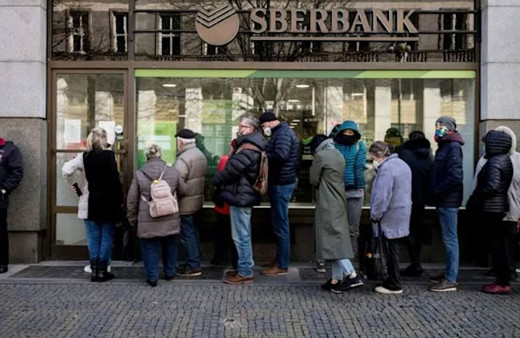 Rusya'nın en büyük bankası Sberbank'ın yan kuruluşları Avrupa'da batma noktasında