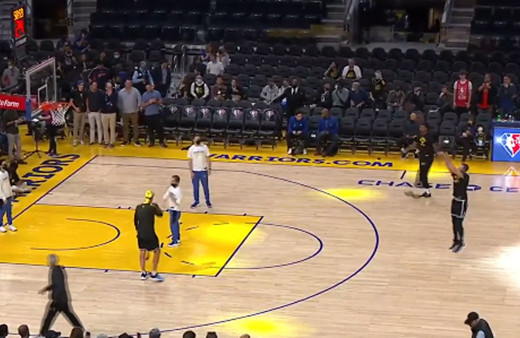 NBA'in üçlük rekortmeni Stephen Curry'den çılgın şut denemesi