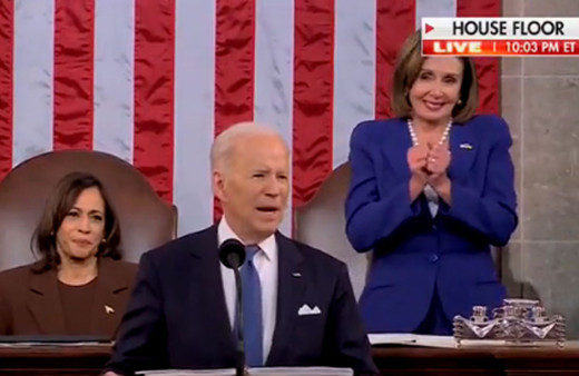 Kongrede Joe Biden konuşurken Nancy Pelosi'den tuhaf hareketler