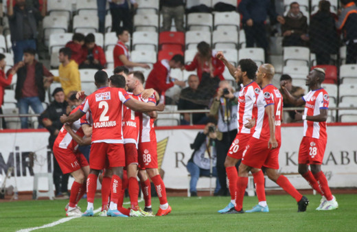 Antalyaspor konuk ettiği Sivasspor'u tek golle geçti
