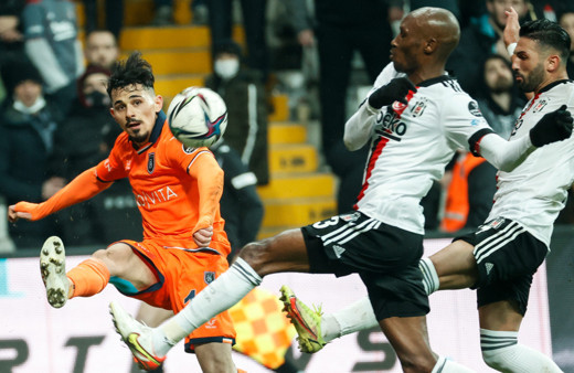 Beşiktaş iki kez geriye düştüğü maçta Başakşehir'le 2-2 berabere kaldı