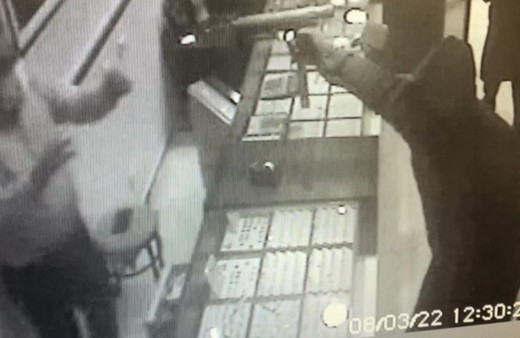 İstanbul'da 1 milyon TL'lik soygun! Otomatik silahlarla kuyumcu bastılar: Görüntü ortaya çıktı