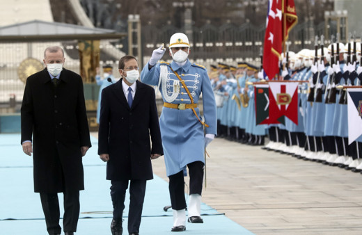 Cumhurbaşkanı Erdoğan ile görüşmeye gelen Herzog uçağıyla ilk mesajı verdi İsrail ile 14 yıl sonra ilk!