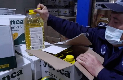 BİM ayçiçek yağını depolamış! BİM'in deposunu gören zabıta bile şaşırdı