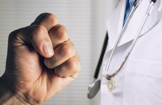 Kadına ve sağlıkçılara şiddette yasal düzenleme tamamlandı