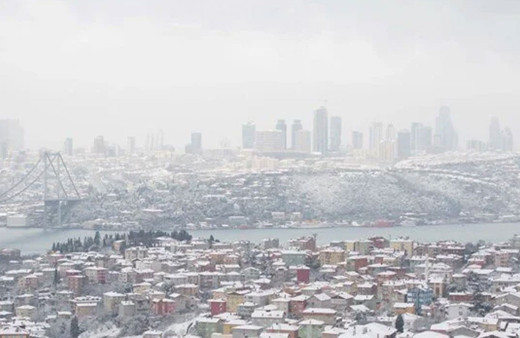 İstanbul Boğazı geçişlere kapatıldı