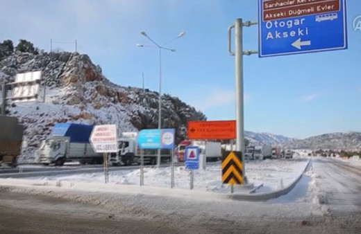 Sürücüler dikkat! Kuvvetli kar etkili oluyor yol ulaşıma kapandı