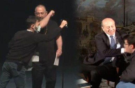 Cem Yılmaz sahnede Muharrem Sarıkaya'nın dayak skandalını taklit etti! 'Bir zamanlar çok tutmuştu'