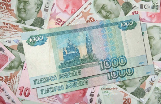 Ruble, dolar karşısında güçlenmeye devam ediyor