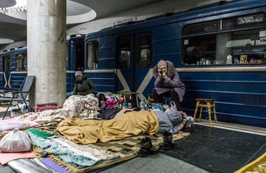Ukrayna'da harabeye dönen Harkiv'de sivillerin ölüm kalım savaşı görüntülendi