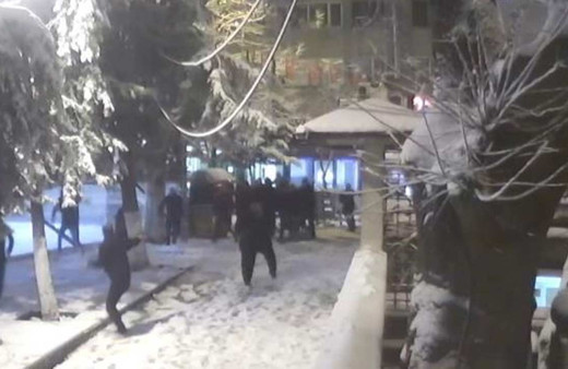 İstanbul'da kartopu savaşı silahlı kavgaya dönüştü 6 kişi yaralandı