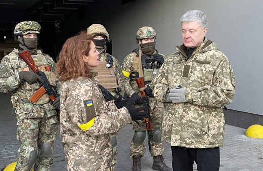 Mehmet Akif Ersoy'dan Ukrayna askeri kamuflajını giyen Nagehan Alçı'ya tepki