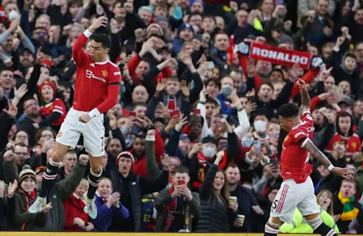 37 yaşındaki Ronaldo rekor kırdı Manchester United kazandı