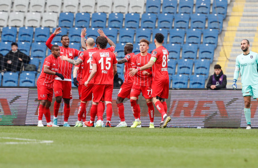 Başakşehir ağır yaralı! Antalyaspor evine 3 puanla dönüyor