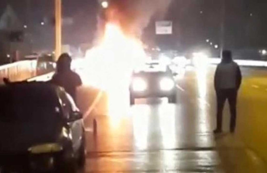 Çekmeköy’de yanan araç alev topuna döndü