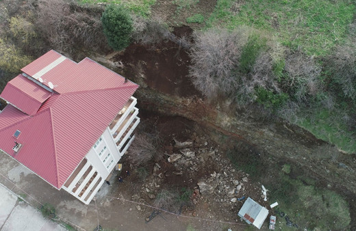 Büyük panik! Binada yaşayanlar tahliye edildi