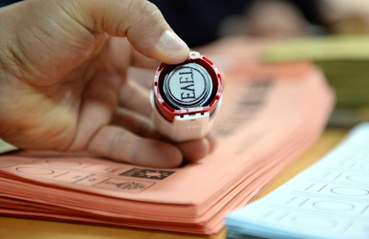 Seçim kanunu teklifiyle elini güçlendirecek tek partiyi siyaset bilimci Prof. Ahmet Demirel açıkladı