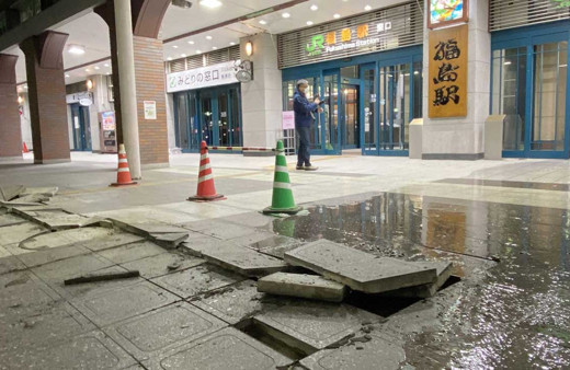 Japonya'nın kuzeydoğusunda 7,4 büyüklüğündeki depremde 3 kişi hayatını kaybetti