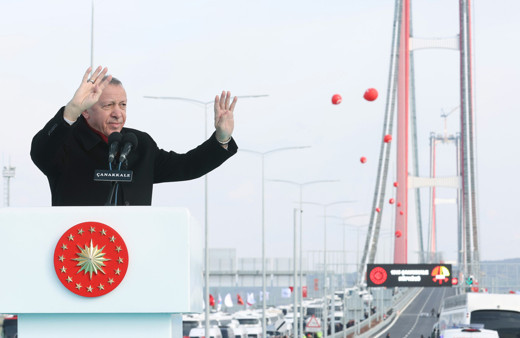 Erdoğan 'Çanakkale Köprüsü'nün geçiş ücretini 200 lira yaptık pahalı mı' diye sorunca...