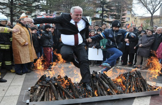 Nevruz'da neler yapılır nevruz adetleri neler ateşten neden atlanır?