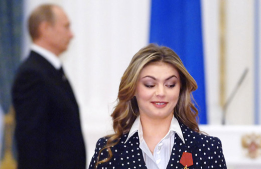 Putin'e her dediğini yaptıran kadın kim Putin'den kaçıp İsviçre'ye sığındı! 4 çocuğunun annesi gizli sevgili kim?