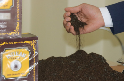 Pes dedirten sahtekarlık! 100 TL'ye satılan çay paketlerinin içinden bakın ne çıktı