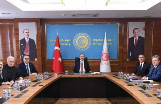 Ayçiçek yağı sorunları masaya yatırıldı Bakan Muş yağ üreticileriyle görüştü