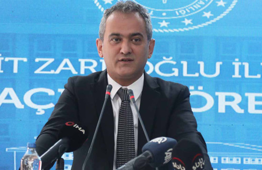 Bakan Mahmut Özer'den başörtüsü çıkışı: Konuşmaya hakları yok