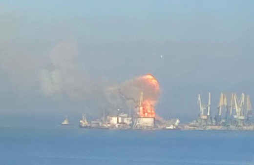 Ukrayna ordusu Rus askeri çıkarma gemisini böyle batırdı!