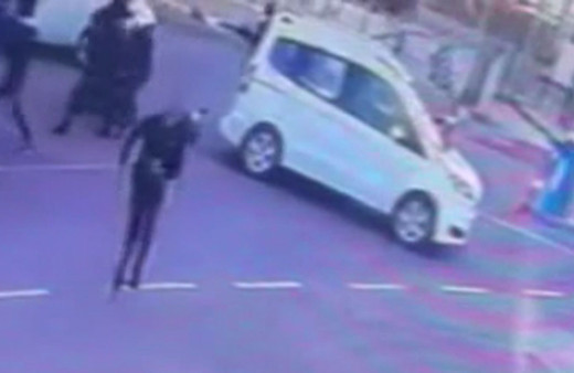 Küçükçekmece'de 4 kişinin öldüğü silahlı saldırı anı kamera