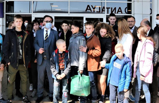 Ukrayna’da yetimhanelerdeki 159 çocuk Türkiye'ye geldi