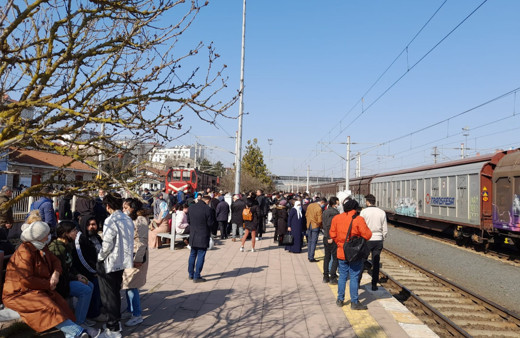 İstanbul'a otobüs biletleri cepleri yaktı! Tren fiyatlarını duyanlar akın etti