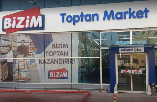 İçinde 11 farklı ürün var Bizim Toptan Market Ramazan kolisi fiyatı en uygun