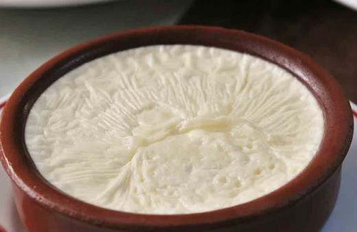 Manda yoğurdu faydaları neye iyi gelir manda yoğurdu içine neler konur?