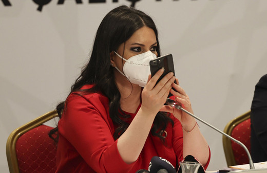 Cumhurbaşkanı Erdoğan, AK Parti'de Romanlara yönelik çalıştayda katılımcılara telefonda seslendi