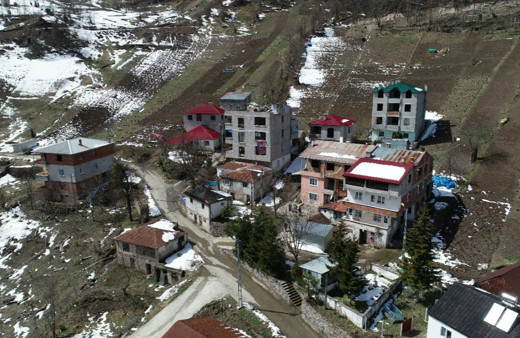 Trabzon'da heyelan kabusu! Onlarca ev boşaltıldı