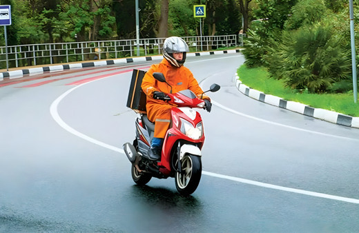 İzmir'de rüzgar nedeniyle motosikletliler trafiğe çıkamayacak
